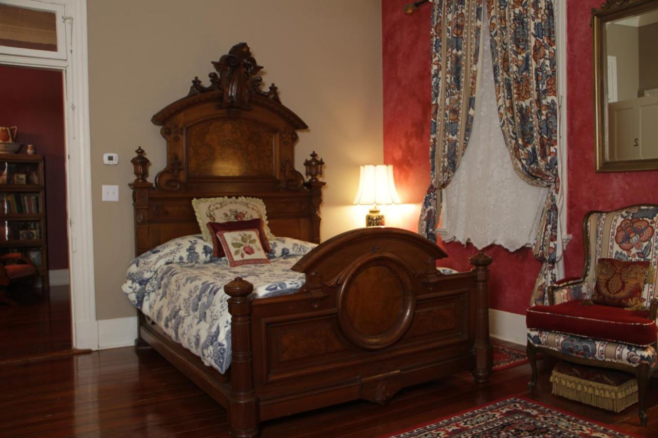 Flowertown Bed And Breakfast Summerville Exterior photo