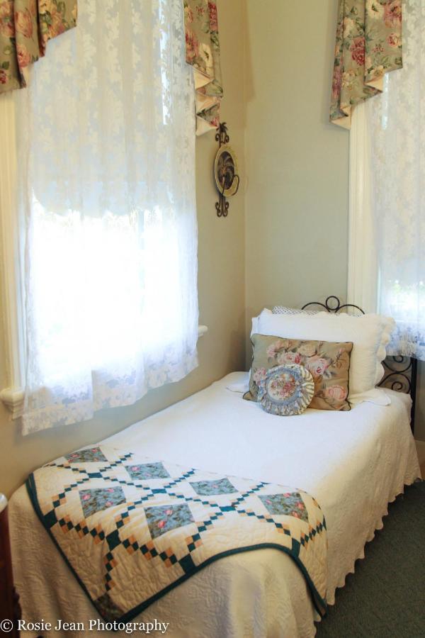 Flowertown Bed And Breakfast Summerville Exterior photo