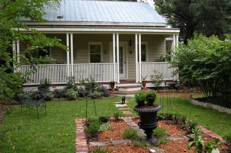 Flowertown Bed And Breakfast Summerville Exterior photo